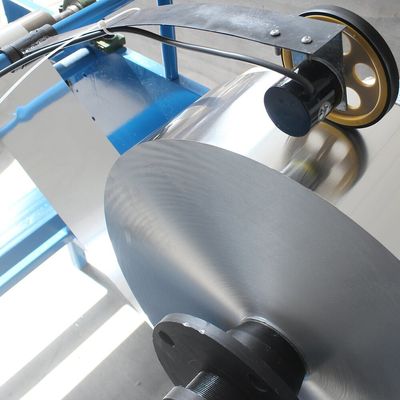 Μηχανή επανασύνδεσης με χειροκίνητη μηχανή κοπής χαρτιού αλουμινίου πλάτους 100-500 mm για πρώτη ύλη