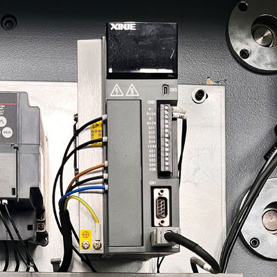 Πλήρως αυτόματη μηχανή επανασύλιξης ταινιών αλουμινίου με 4 σπινδέλες για προϊόντα